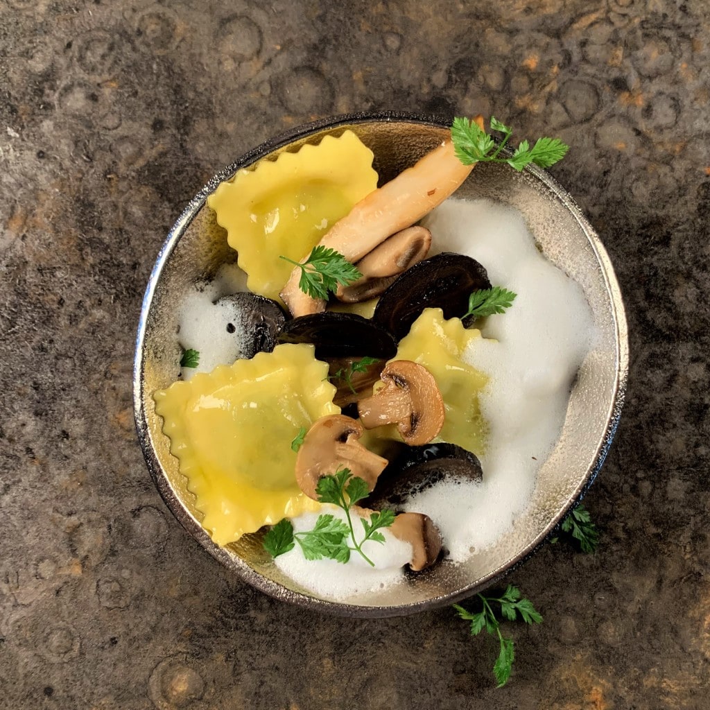 Ravioles de chevreuil, chou rouge et champignons pour 6 personnes -  Recettes - Elle