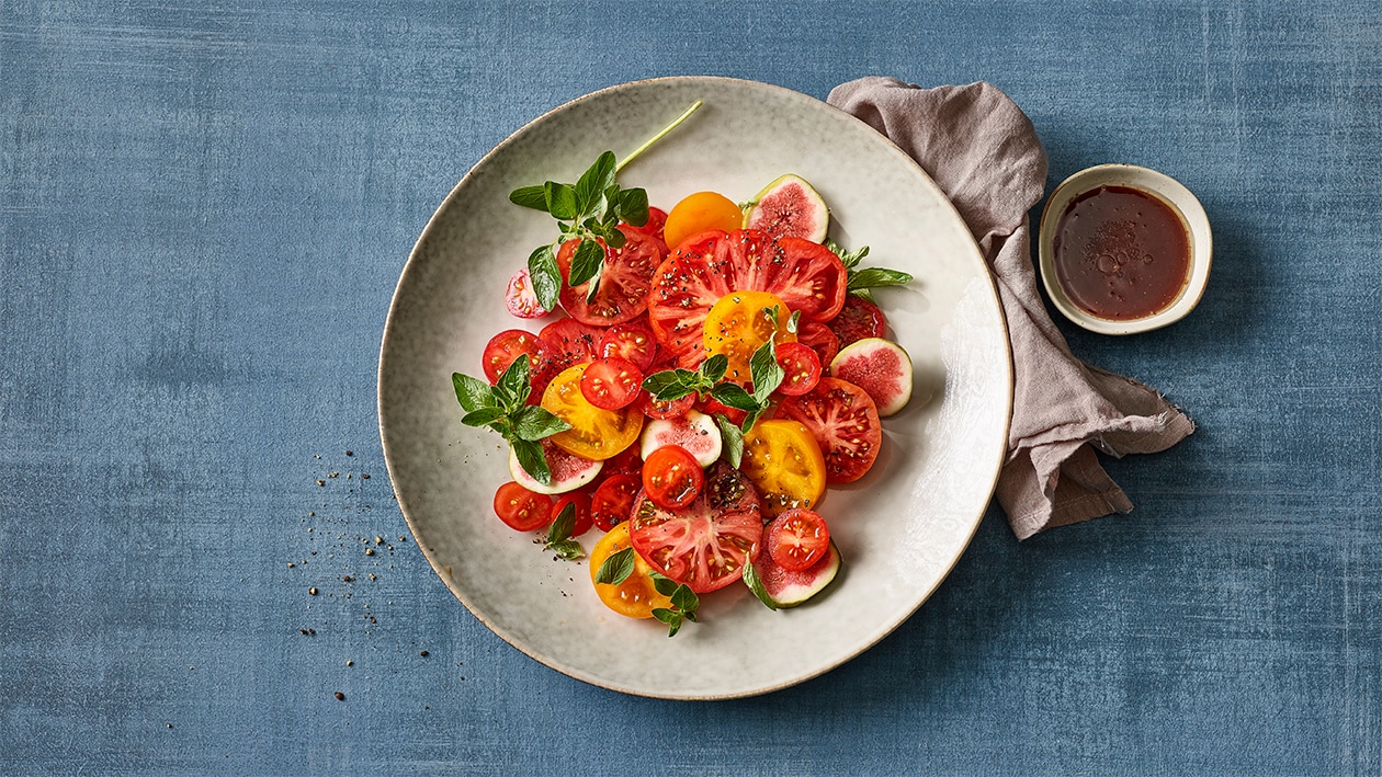 Sommerlicher Tomatensalat mit Balsamico Vinaigrette –  