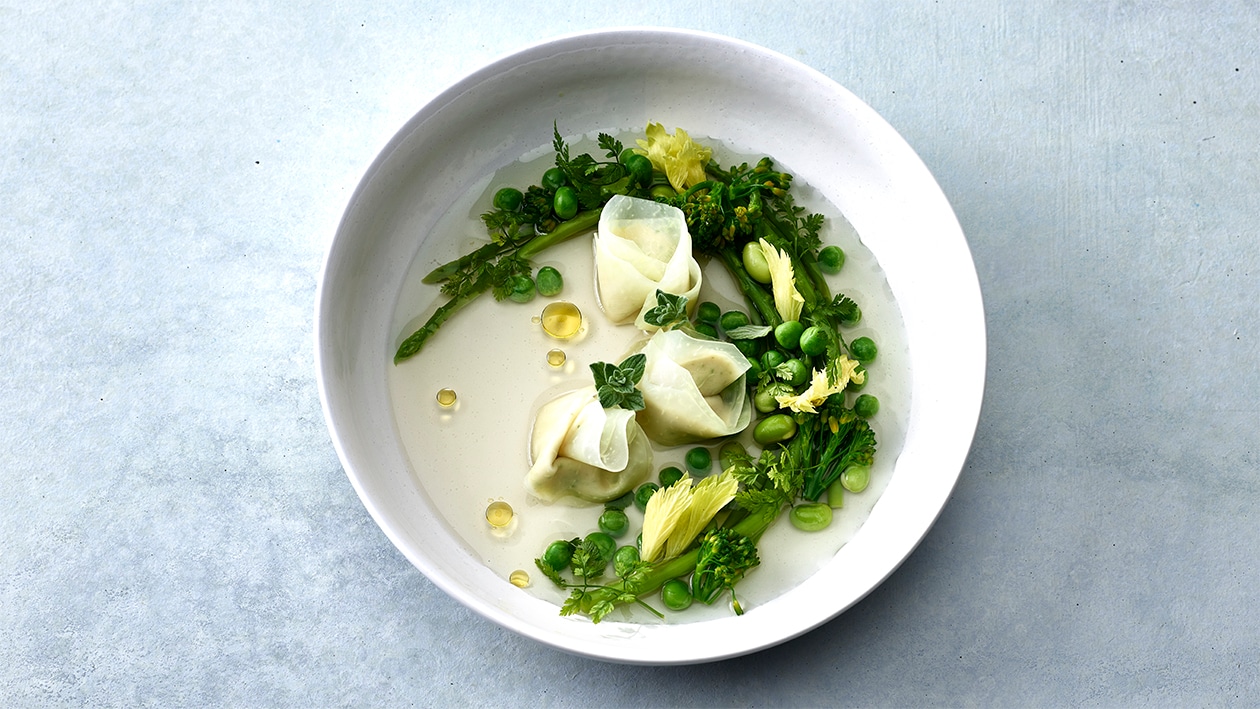 Potée printanière avec tortellini aux colraves –  