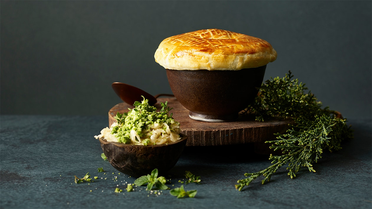 Fasanen-Pie und Tröpfel Sauerkraut mit Kräutercrumble –  