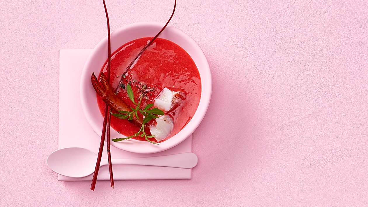 Erdbeer-Rosen-Gazpacho mit Hummer –  