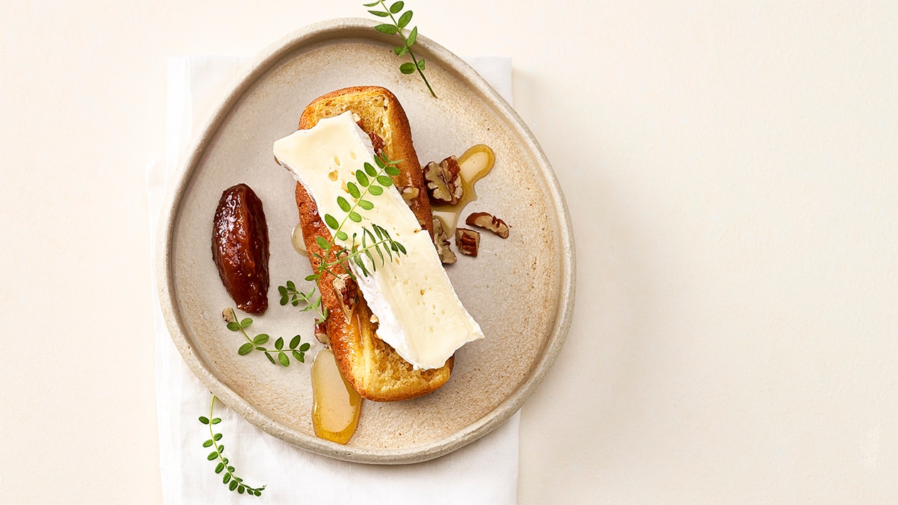 Lauwarmer Honig-Rum-Baba mit Urnäscher Edelweiss und Feigensenf  –  