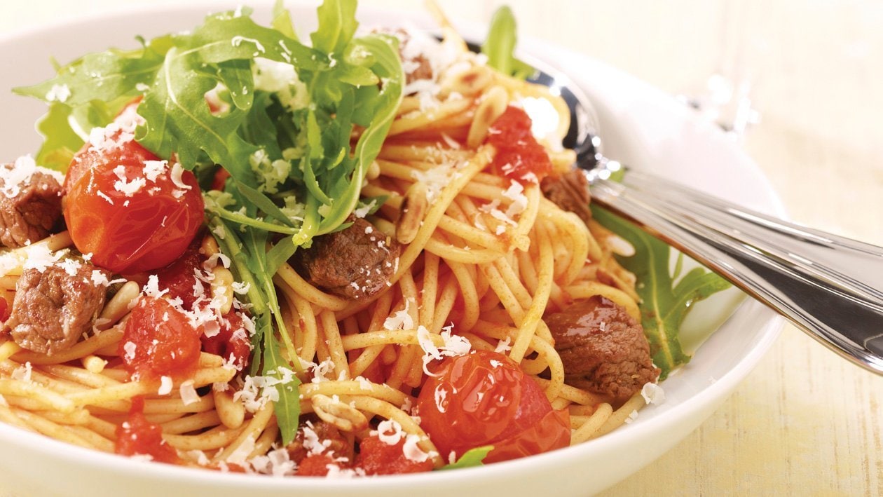 Spaghetti aux dés de boeuf, tomates et roquette –  